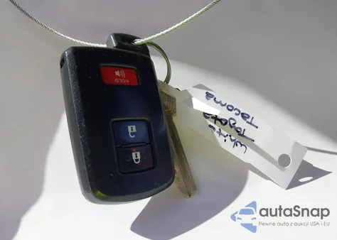 2021 Toyota Tacoma Trd Off-Road z USA, uszkodzony, nr VIN 3TYDZ5BN3MT003849